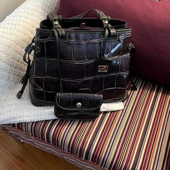 Pre owned Rare Dooney & Bourke Purple smoke tote with wallet. - Picture 1 of 14